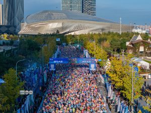 El 34º Maratón de Dalian fue testigo de 30,000 participantes comenzaron la carrera al sonido del arma inicial (Foto suministrada)
