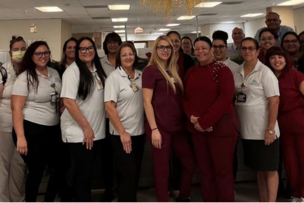 Equipo del Programa de Salud en el Hogar del Hospital Ryder celebrando la reacreditación.