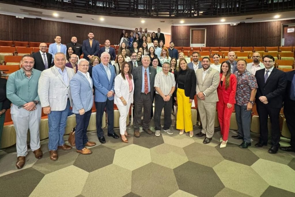 Secretario de Salud lidera esfuerzos para mejorar la educación médica en Puerto Rico