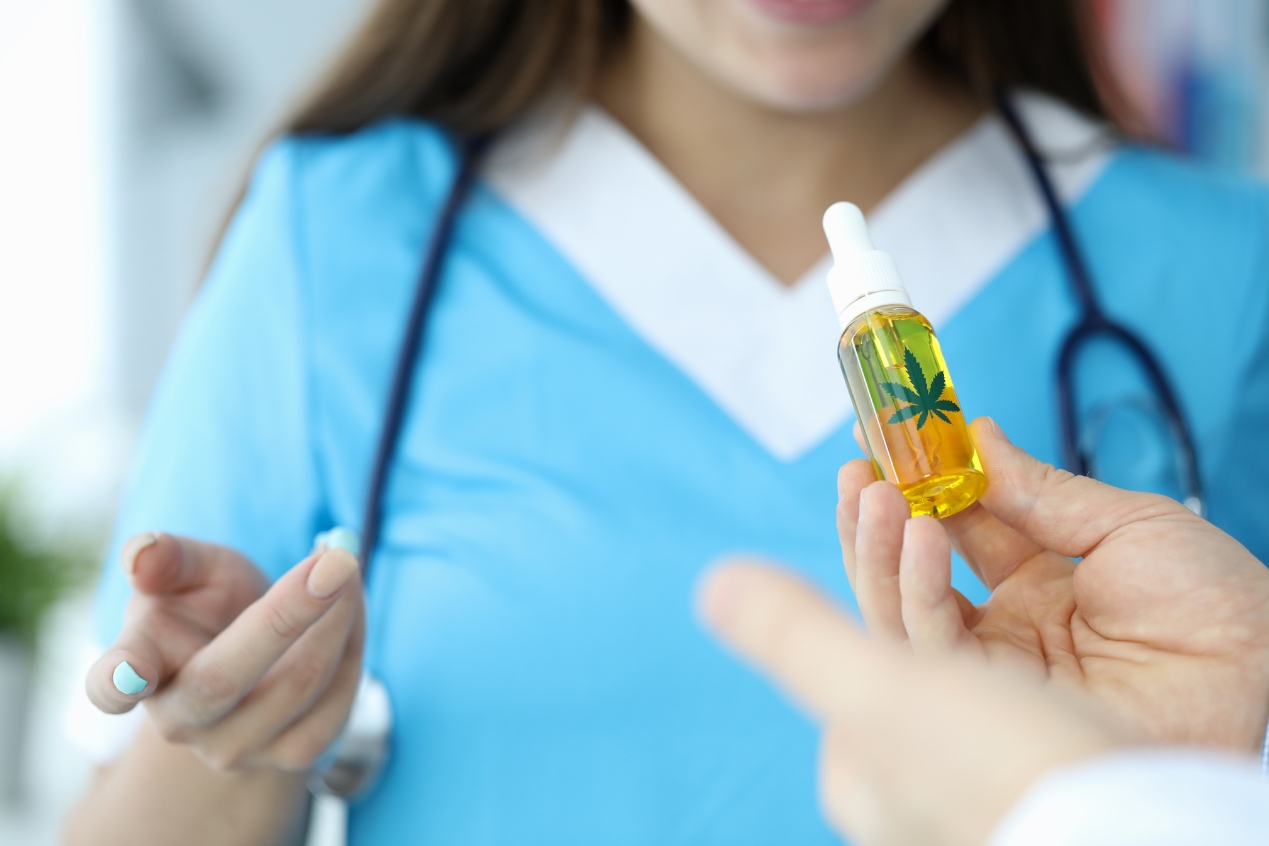 La FDA otorga designación de vía rápida a un tratamiento para la abstinencia de cannabis