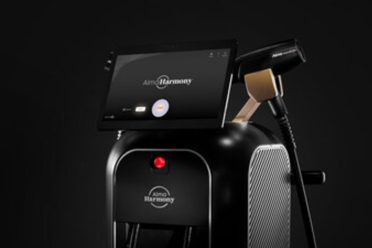 Dispositivo médico-estético Alma Harmony de última generación, con pantalla digital y aplicadores conectados