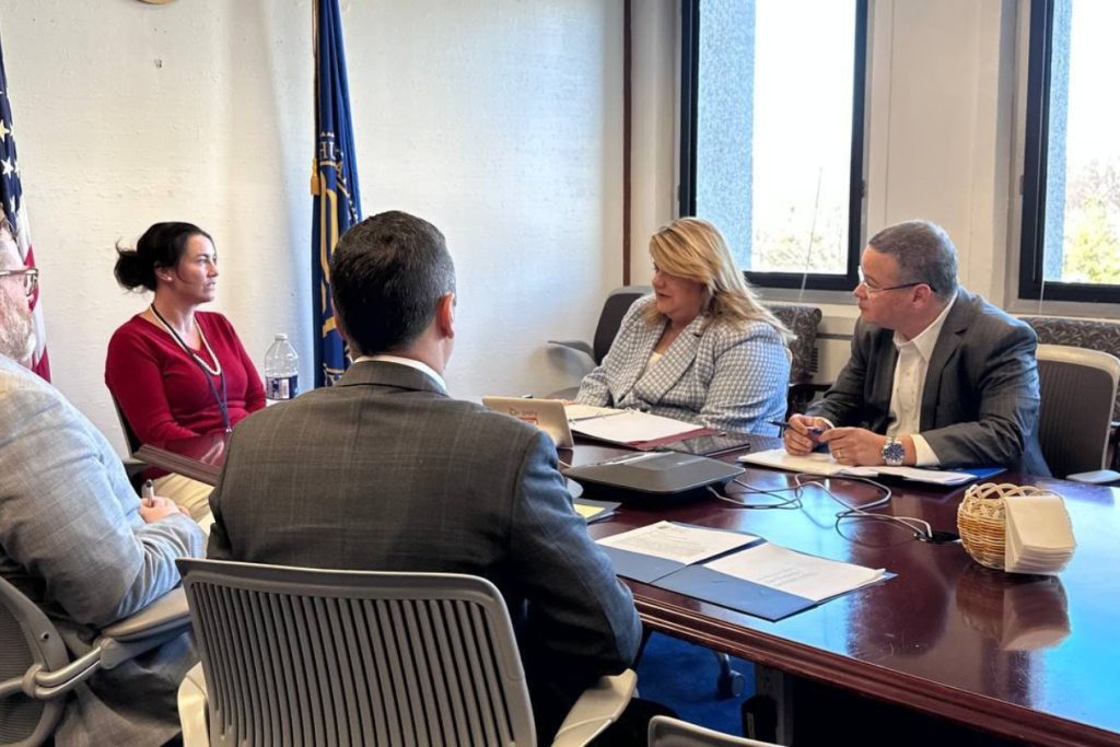 Gobernadora y Secretario de Salud buscan fortalecer acceso a la salud en Puerto Rico