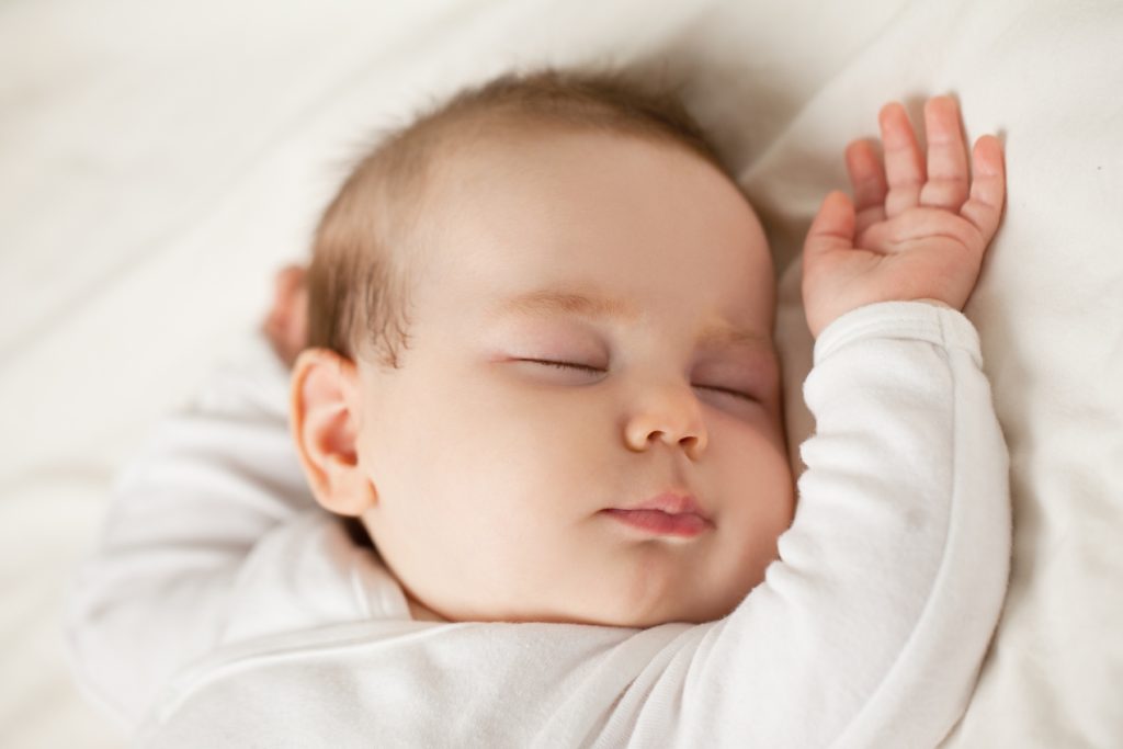 Nuevo estudio vincula variantes genéticas con riesgo de muerte súbita en infantes