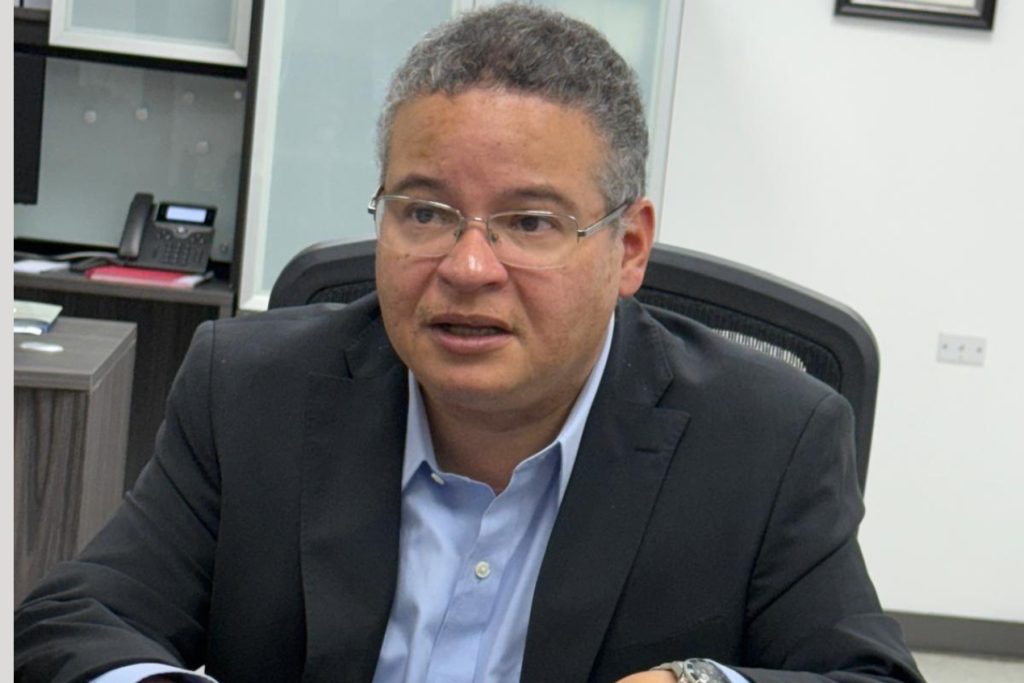 Secretario de Salud Doctor Víctor M. Ramos