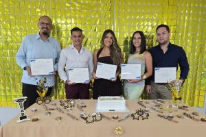 Primera clase de médicos internos se gradúa en Hospital Ryder de Puerto Rico