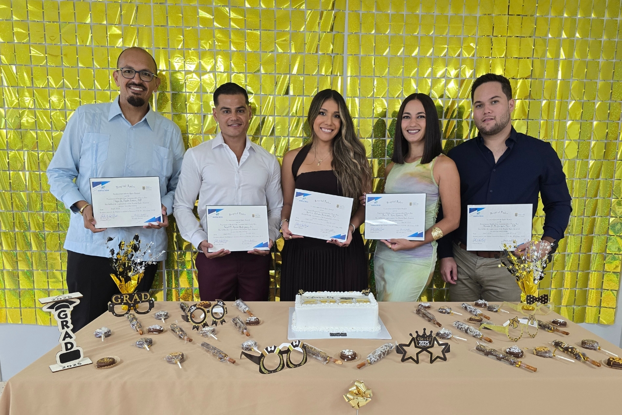Primera clase de médicos internos se gradúa en Hospital Ryder de Puerto Rico
